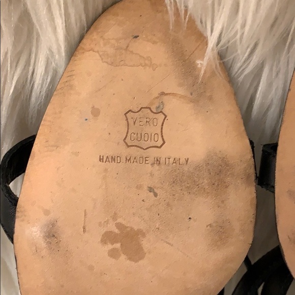 Manolo Blahnik AUTHENTICATED Black T Strap Open Toe Sandals - Picture 13 of 16